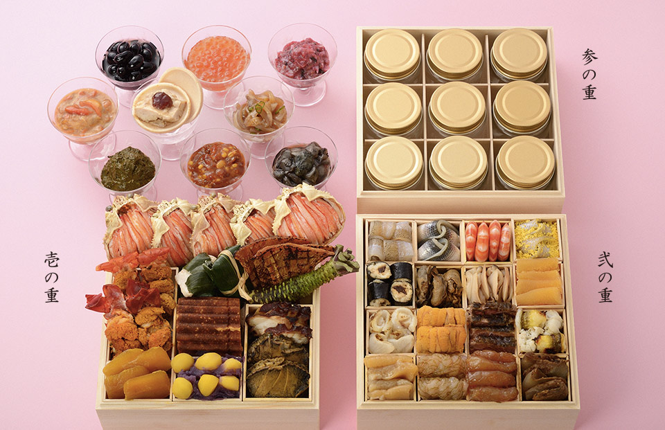 寿 驚くほど ぎっしりと詰まった 贅沢なご馳走の数々。 楽しみ広がる三十三品。